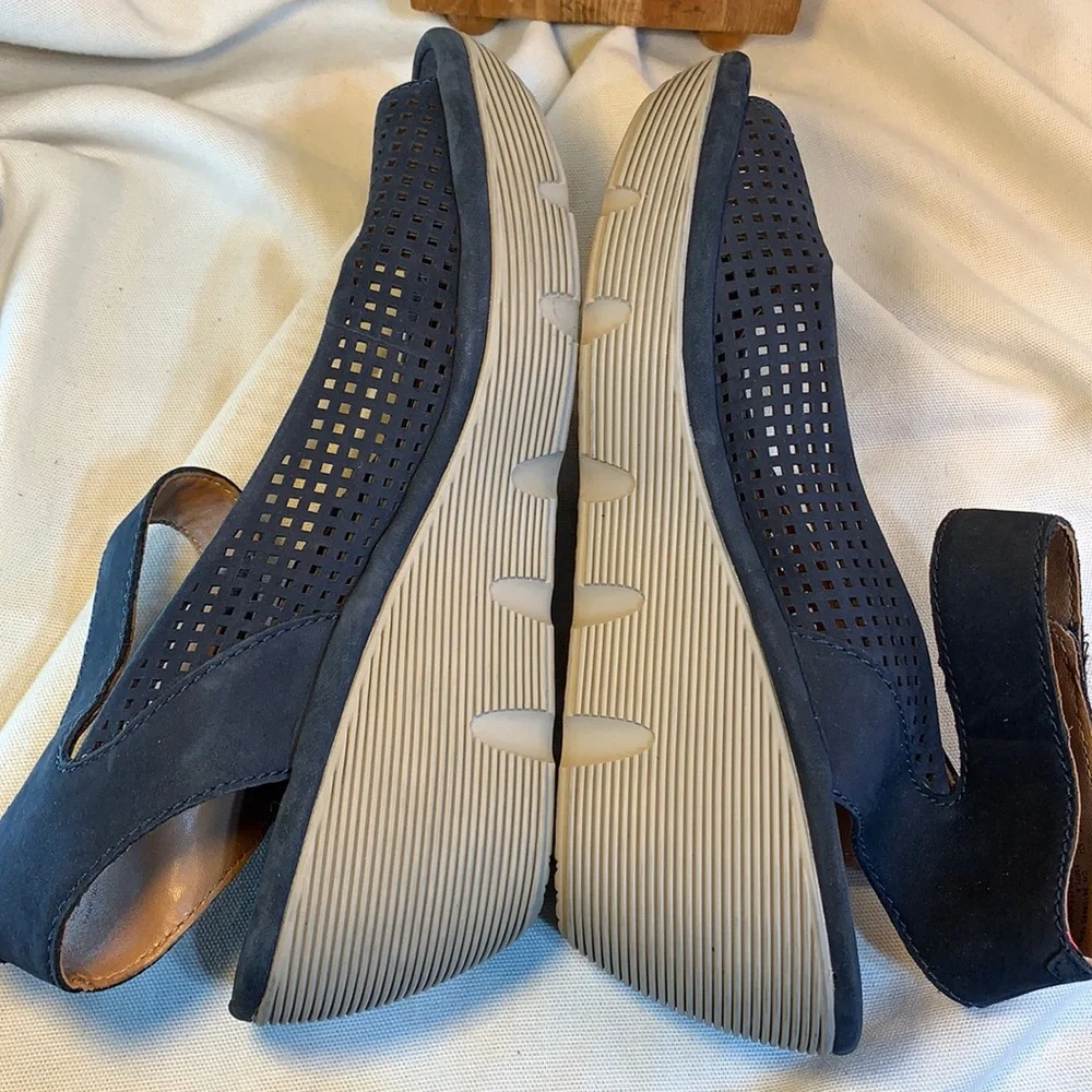 Clarks almost NEW, worn once leather ankle strap